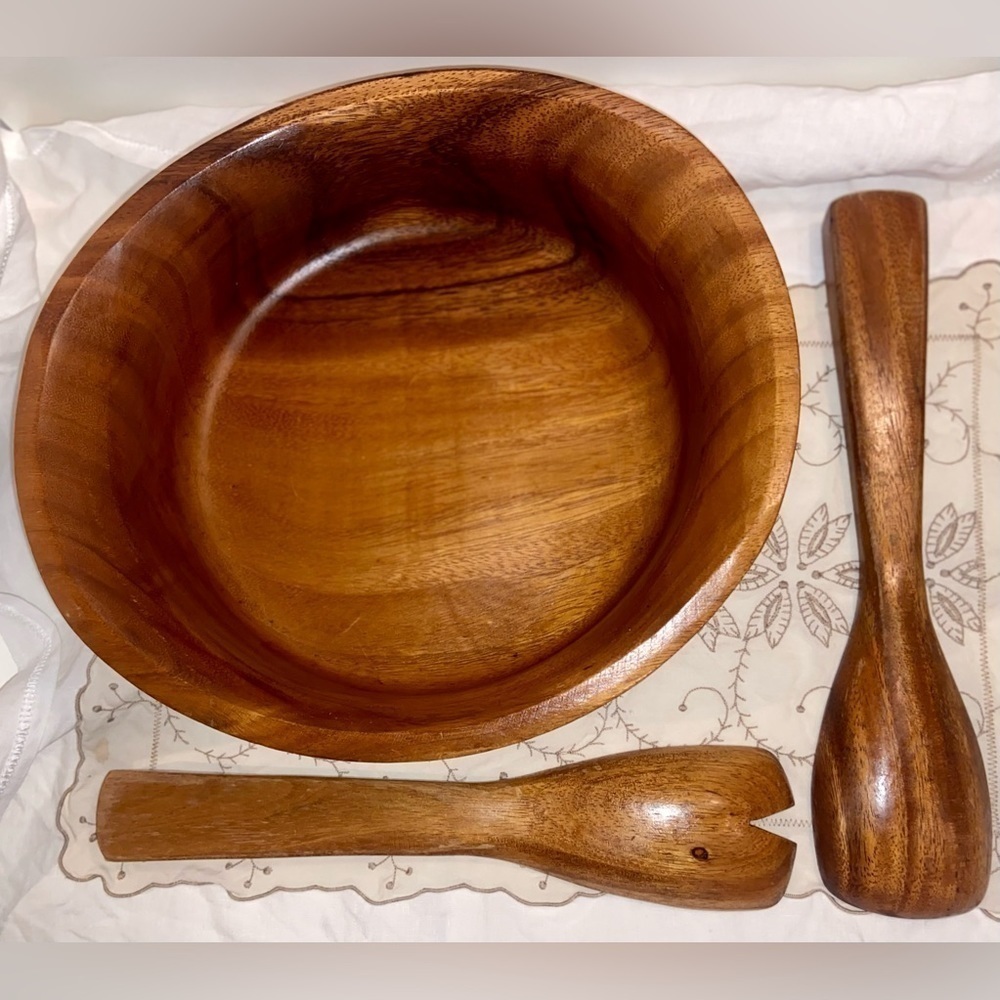 Large Vintage Wood walnut tone Salad bowl‎ 12”x11” with matching wood servers
